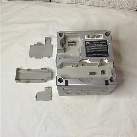 Nintendo GameCube Silver DOL-001 (USA) CONSOLE ONLY - Picture 4 of 7